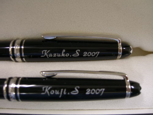 ボールペンに名入れ・万年筆・ペンケースなどにも1本からお持ち込みのお品物に1本から名入れ加工します。